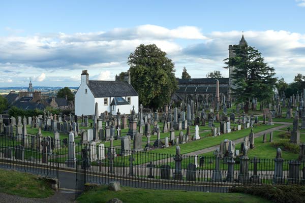 cemetery-at-stirling-castle
